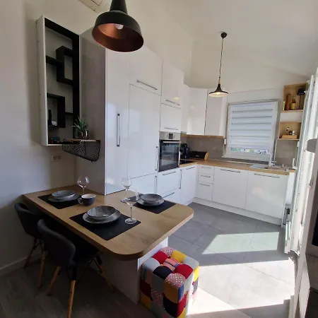 Mak & Lux - Sea & Sunset View Apartment