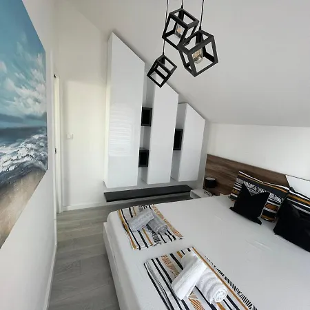 Mak & Lux - Sea & Sunset View Apartment